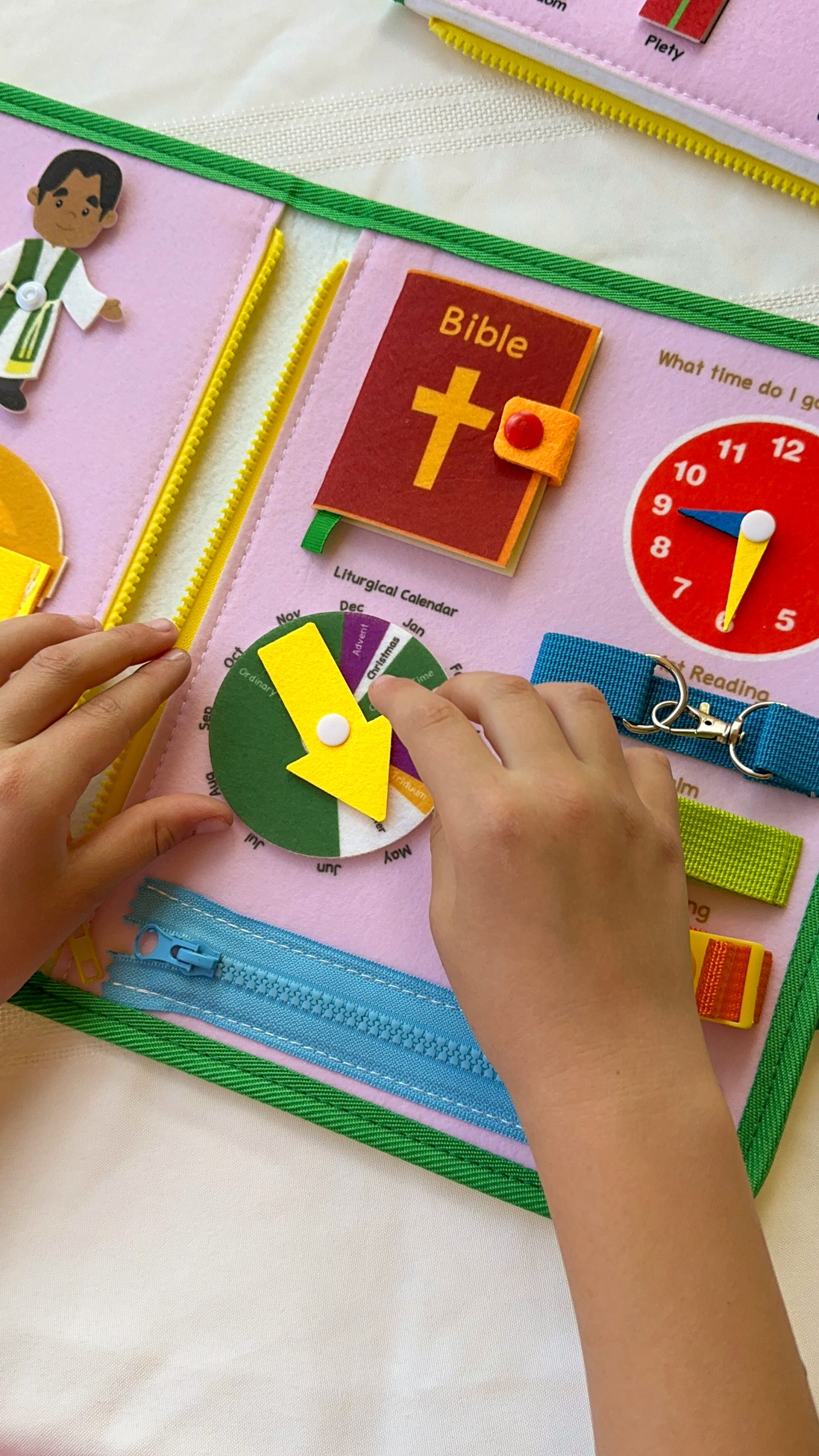 My Pray & Play Busy Book: A Quiet Felt Book - Image 3