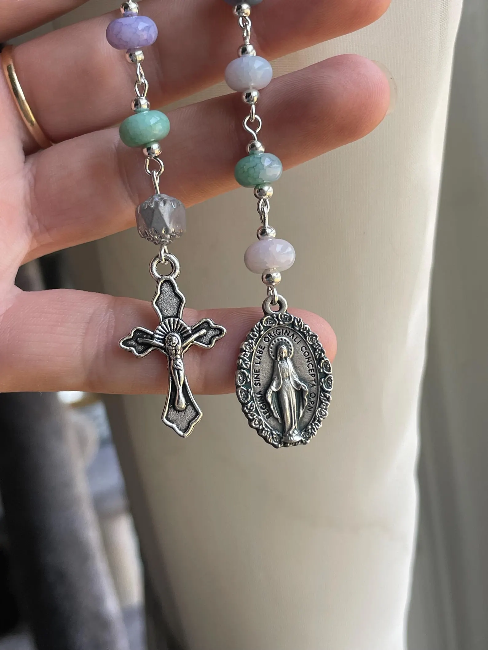Dyed Glass Single Decade Rosary - Image 3